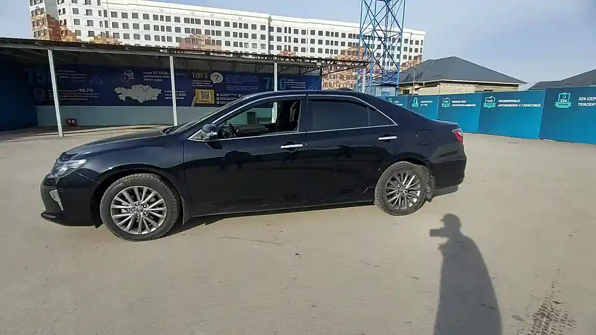 Toyota Camry 2017 года за 14 000 000 тг. в Шымкент