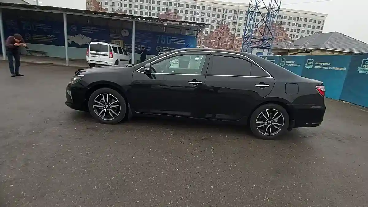 Toyota Camry 2017 года за 13 000 000 тг. в Шымкент