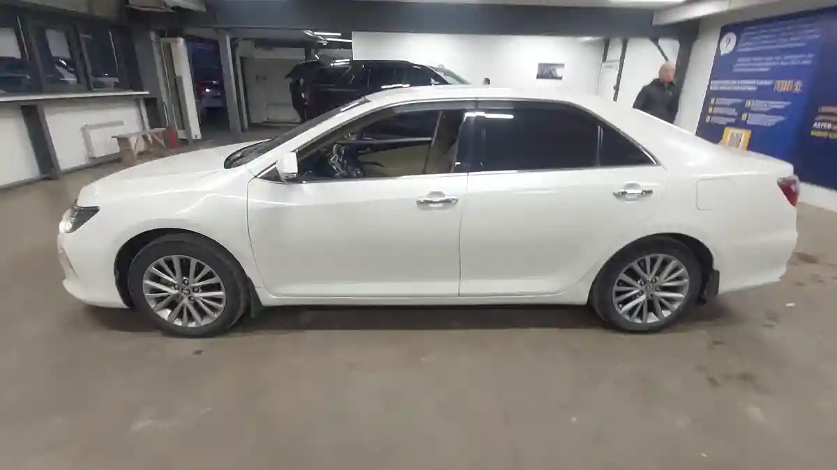 Toyota Camry 2017 года за 12 500 000 тг. в Астана