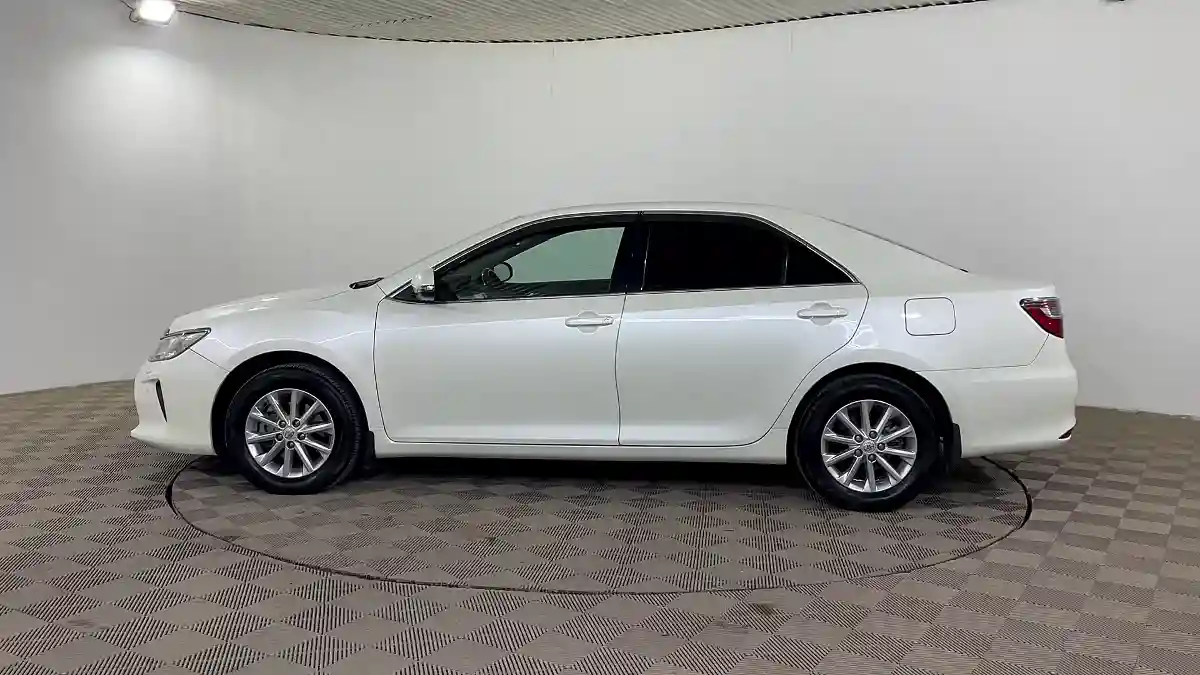 Toyota Camry 2015 года за 12 350 000 тг. в Шымкент