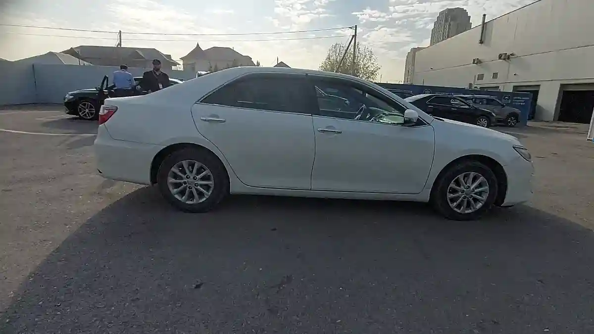 Toyota Camry 2015 года за 10 200 000 тг. в Шымкент