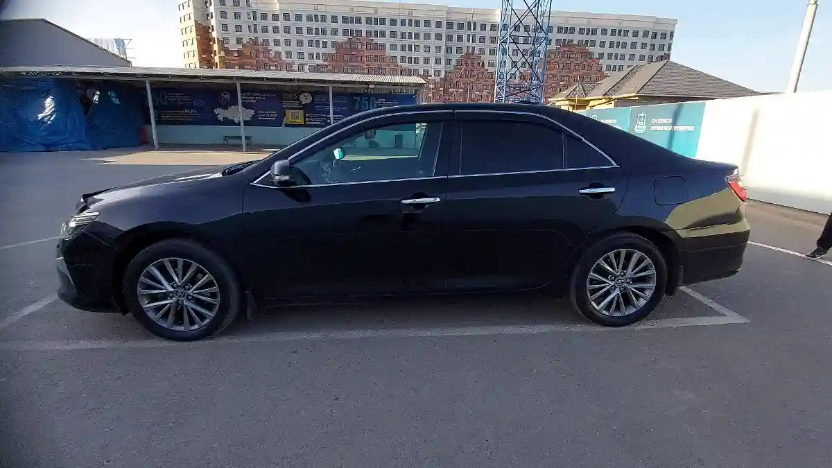 Toyota Camry 2017 года за 13 240 000 тг. в Шымкент