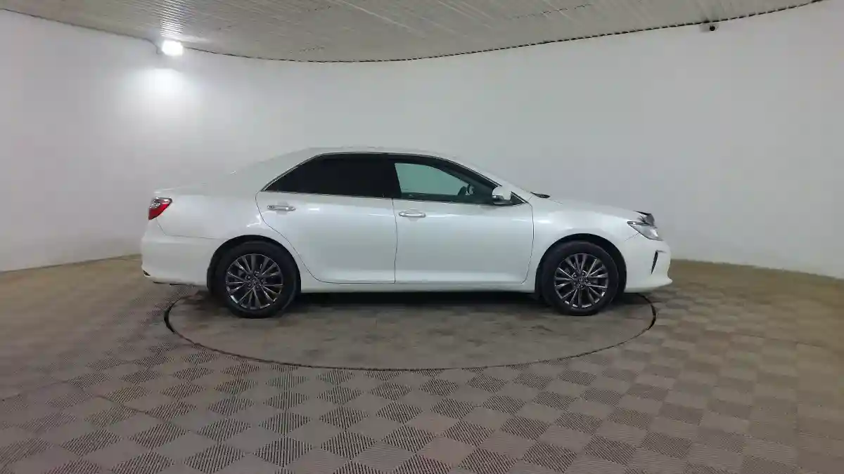 Toyota Camry 2015 года за 10 990 000 тг. в Шымкент