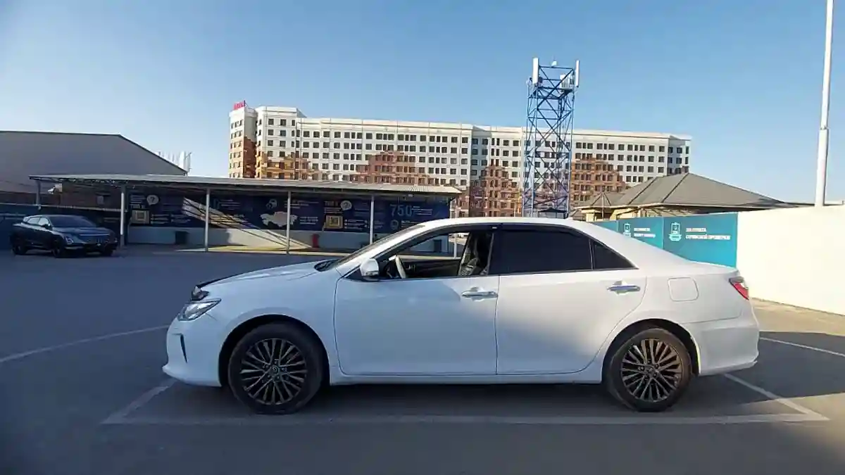 Toyota Camry 2015 года за 10 500 000 тг. в Шымкент