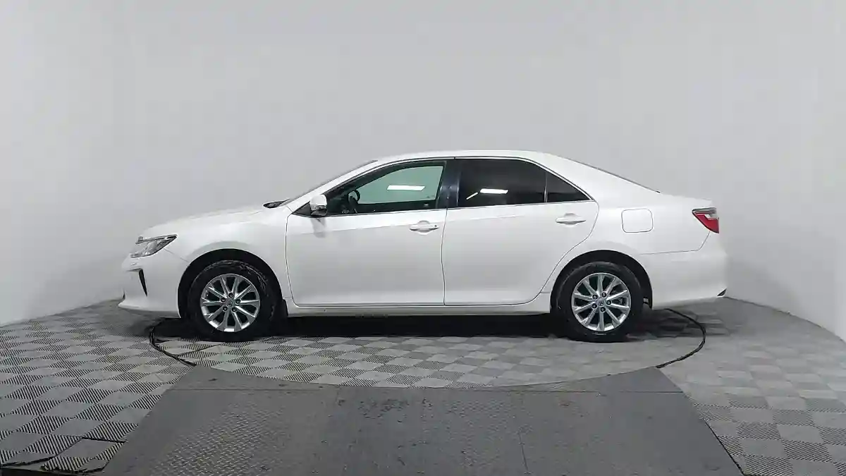 Toyota Camry 2015 года за 10 290 000 тг. в Астана