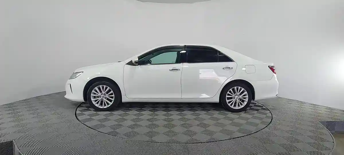 Toyota Camry 2015 года за 9 590 000 тг. в Алматы
