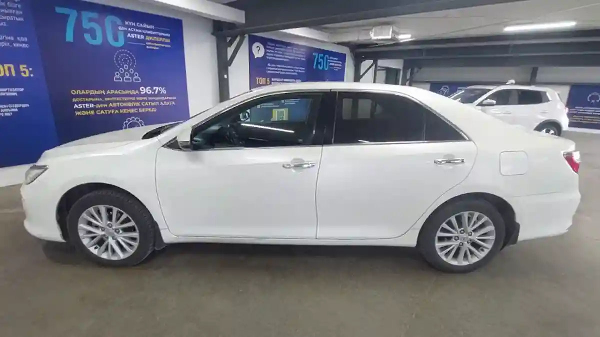 Toyota Camry 2015 года за 9 000 000 тг. в Астана