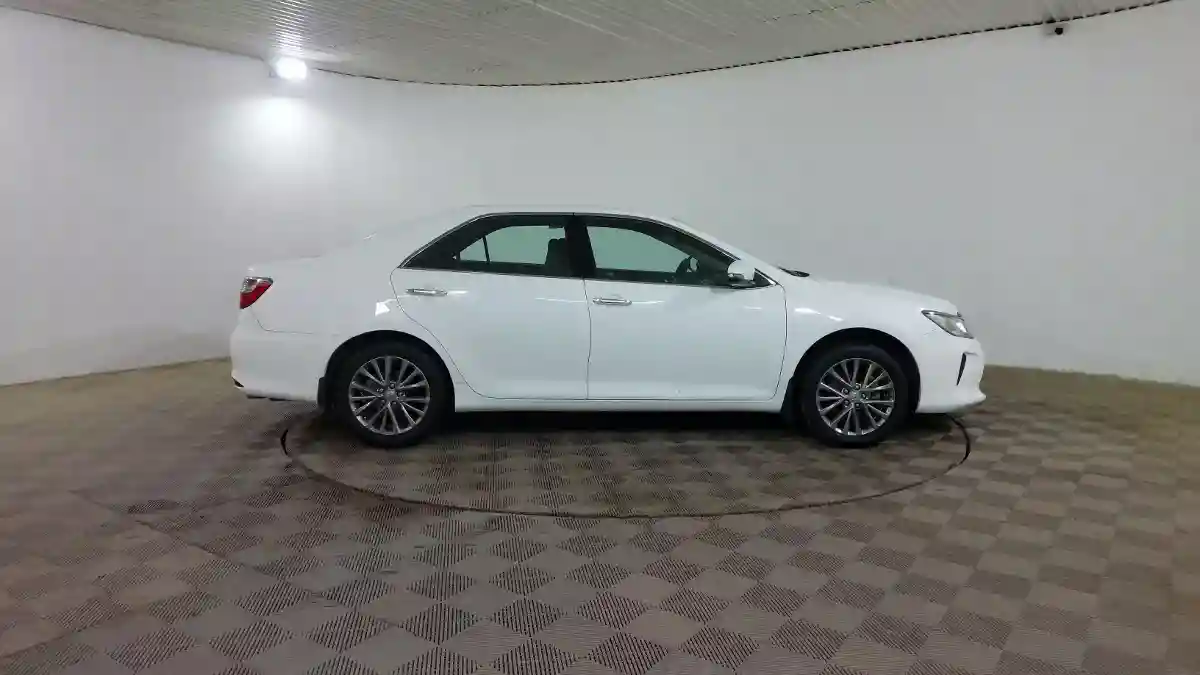 Toyota Camry 2015 года за 11 490 000 тг. в Шымкент