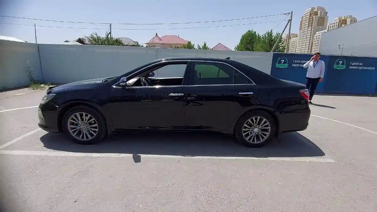 Toyota Camry 2017 года за 13 500 000 тг. в Шымкент