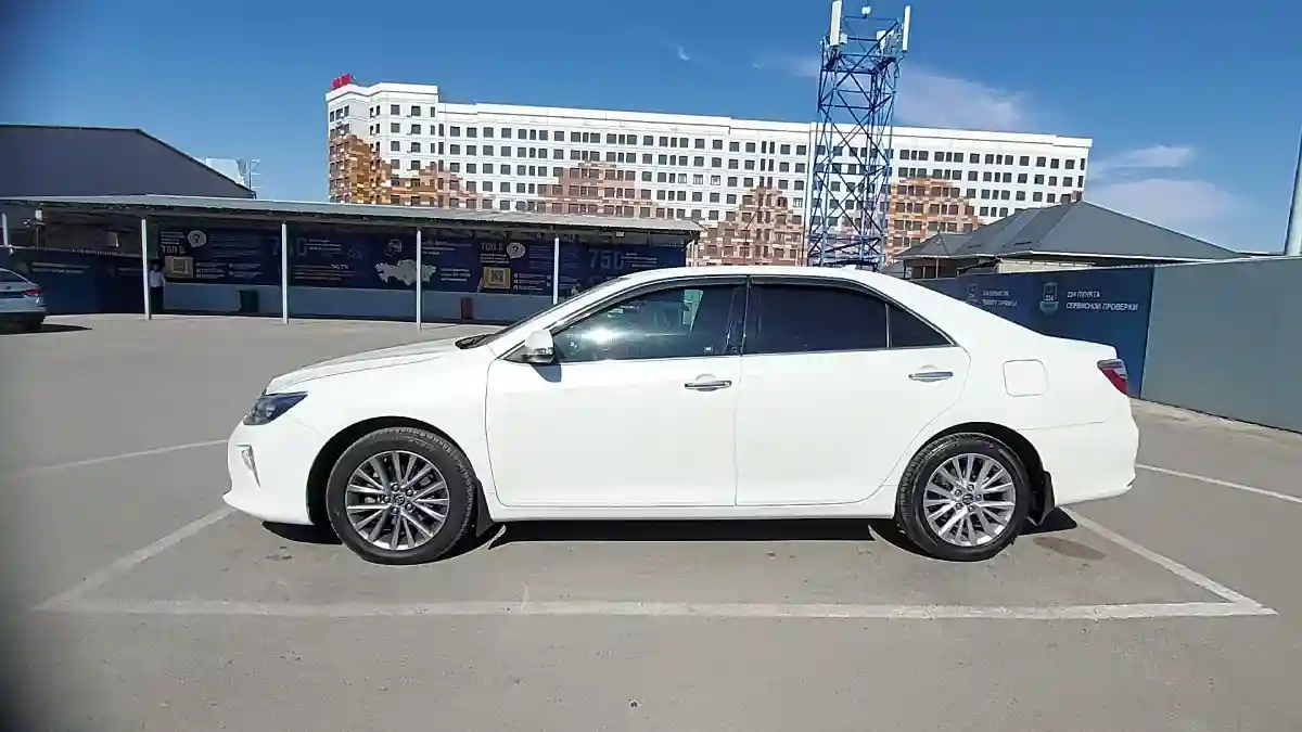 Toyota Camry 2015 года за 12 200 000 тг. в Шымкент