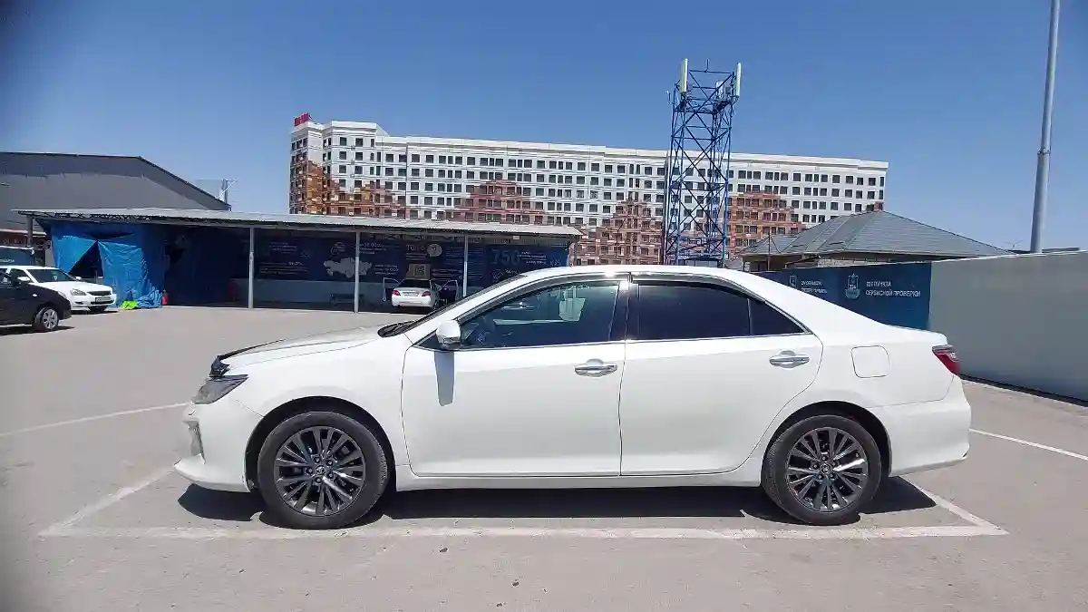 Toyota Camry 2016 года за 10 500 000 тг. в Шымкент
