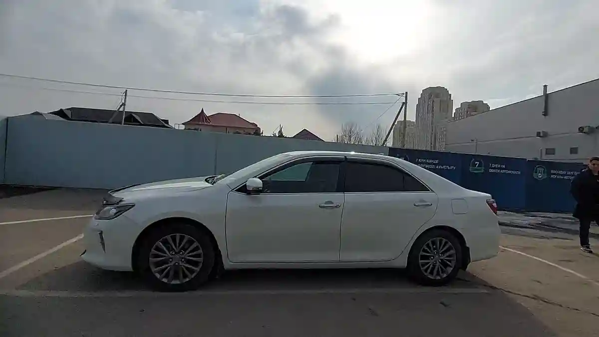 Toyota Camry 2018 года за 14 000 000 тг. в Шымкент