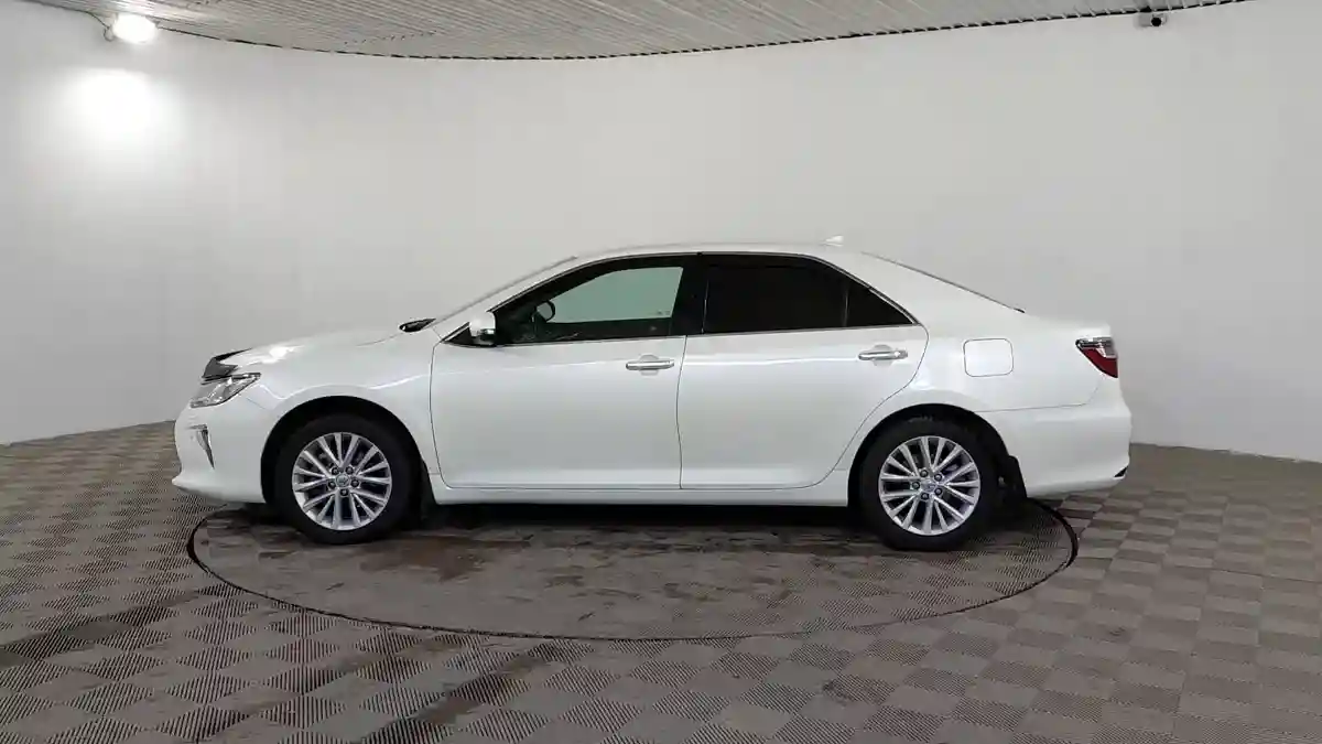 Toyota Camry 2015 года за 11 980 000 тг. в Шымкент