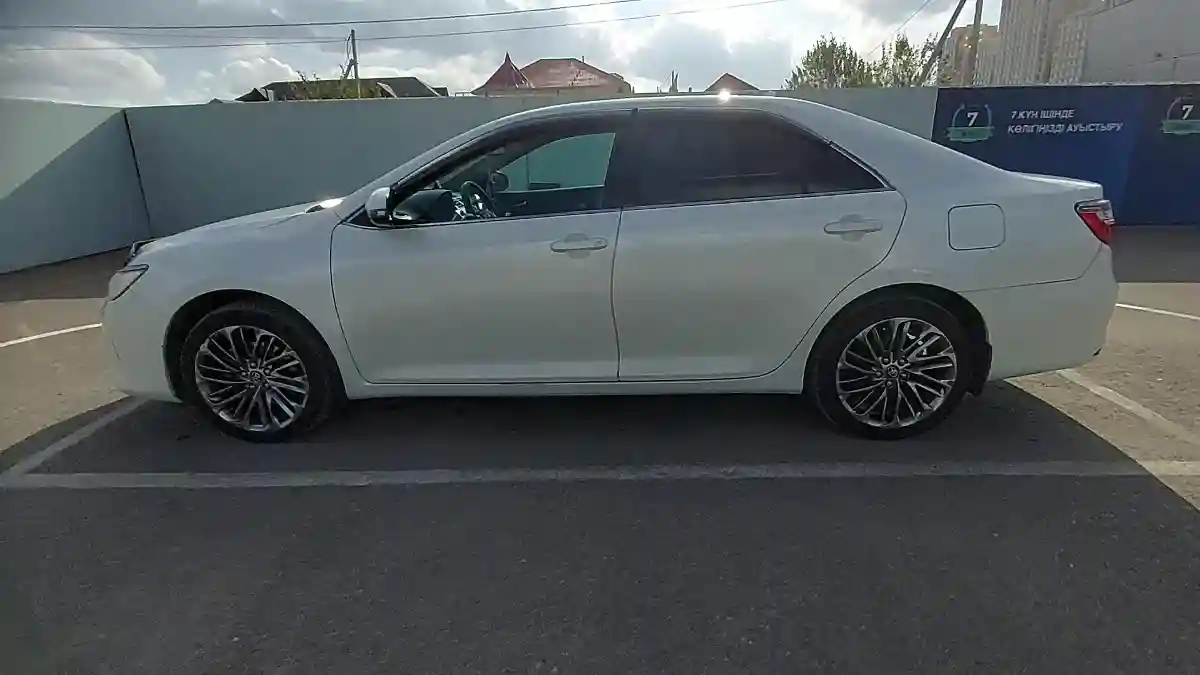 Toyota Camry 2015 года за 11 300 000 тг. в Шымкент