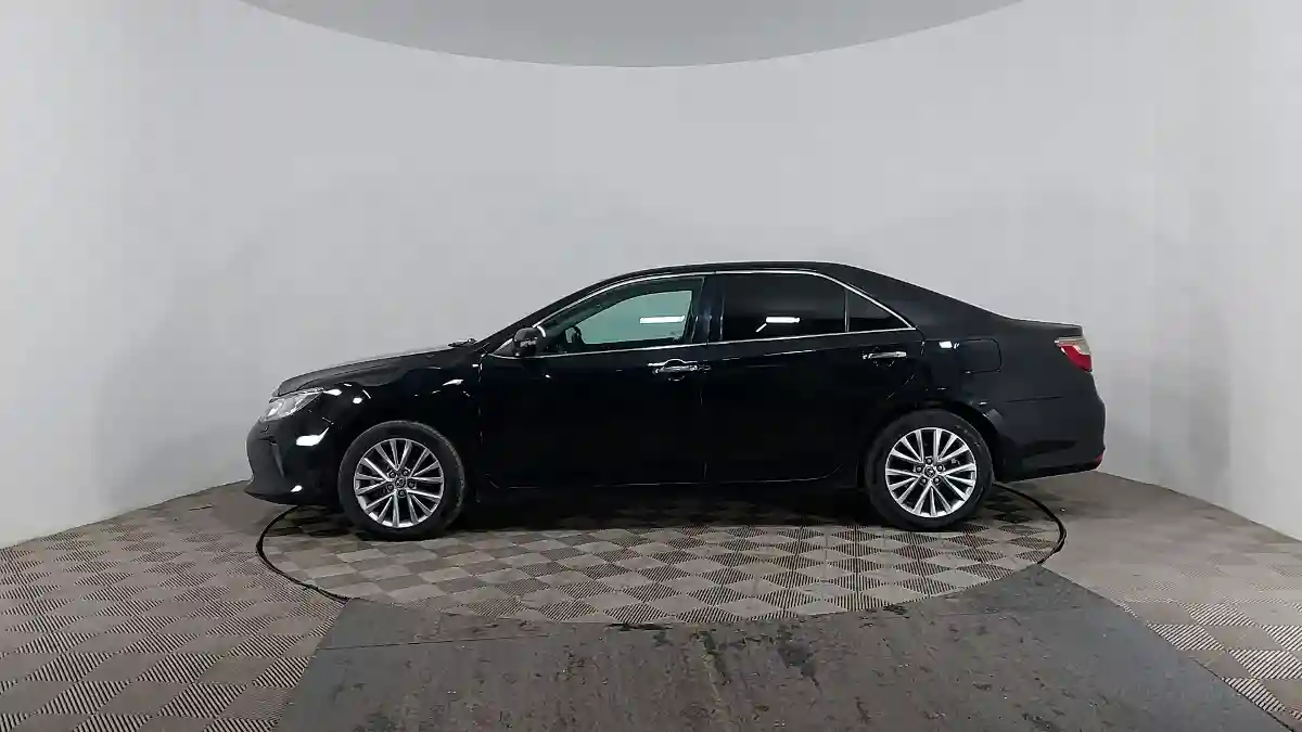 Toyota Camry 2015 года за 10 900 000 тг. в Астана