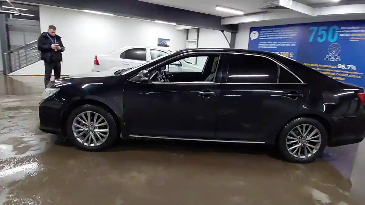 Toyota Camry 2014 года за 9 000 000 тг. в Астана