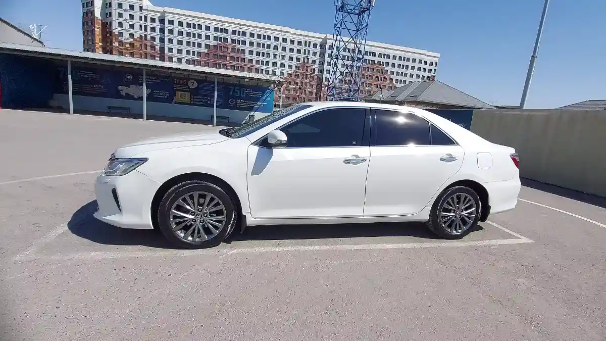 Toyota Camry 2015 года за 10 990 000 тг. в Шымкент