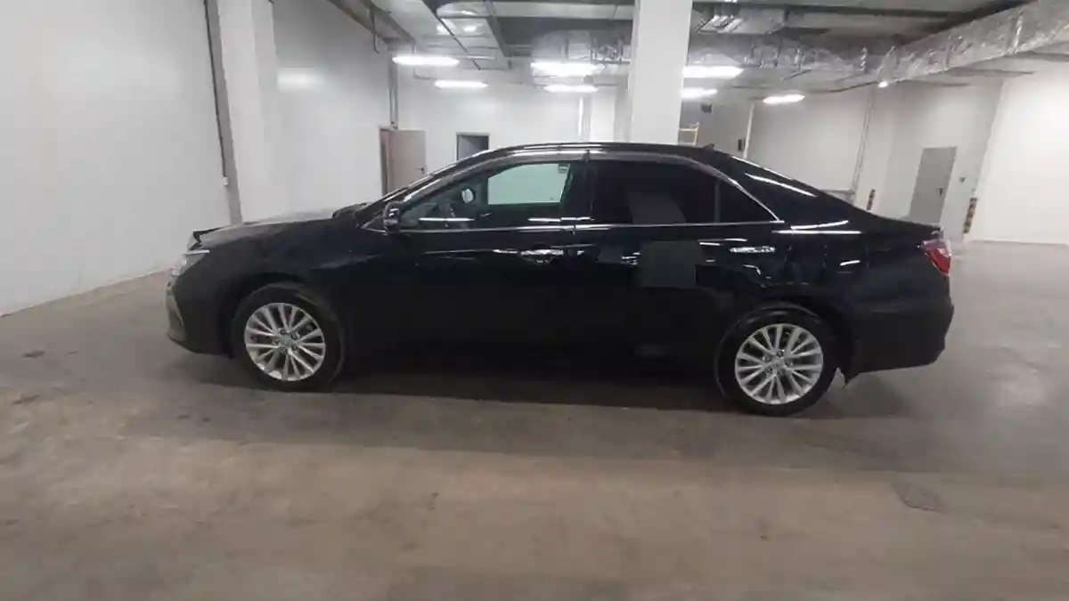 Toyota Camry 2015 года за 10 890 000 тг. в Астана