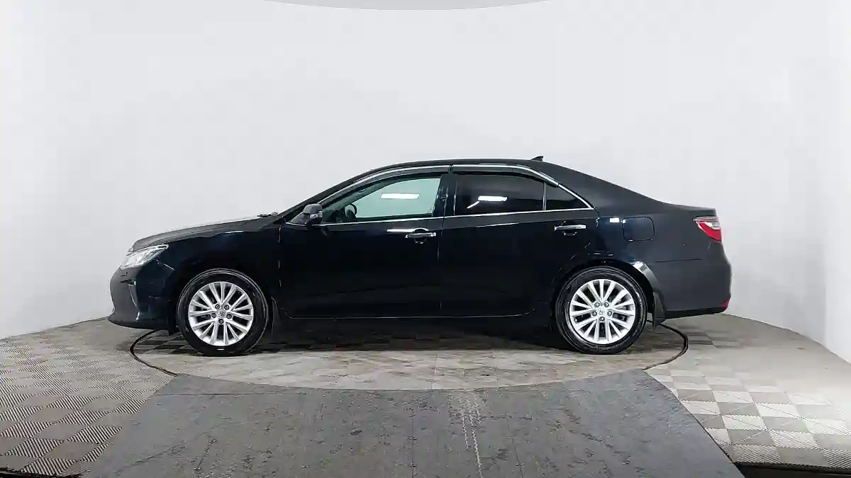 Toyota Camry 2015 года за 12 690 000 тг. в Астана