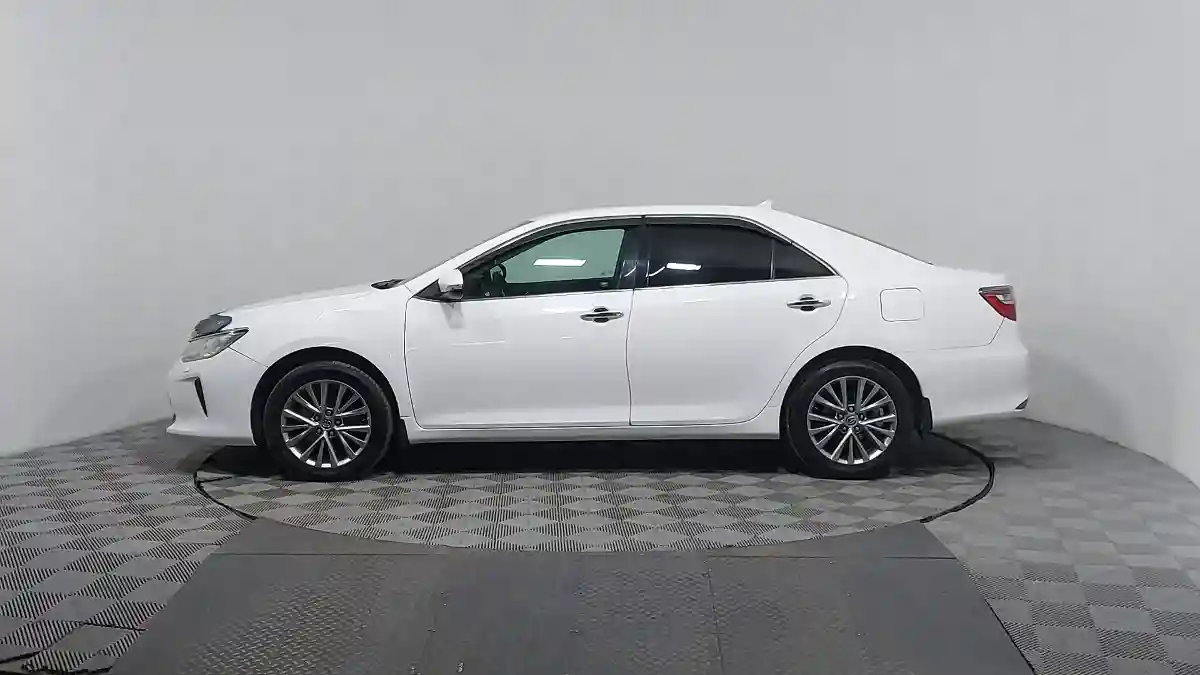 Toyota Camry 2015 года за 9 850 000 тг. в Астана