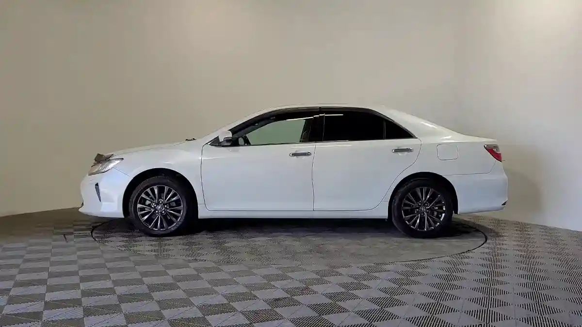 Toyota Camry 2015 года за 9 570 000 тг. в Алматы