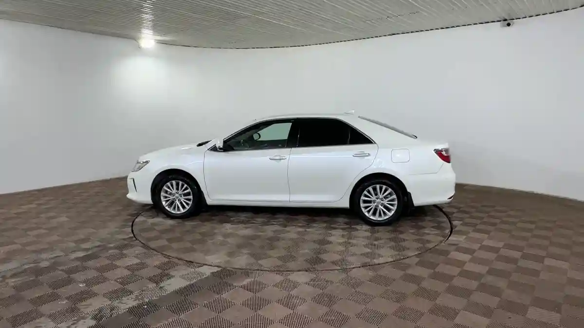 Toyota Camry 2015 года за 13 490 000 тг. в Шымкент