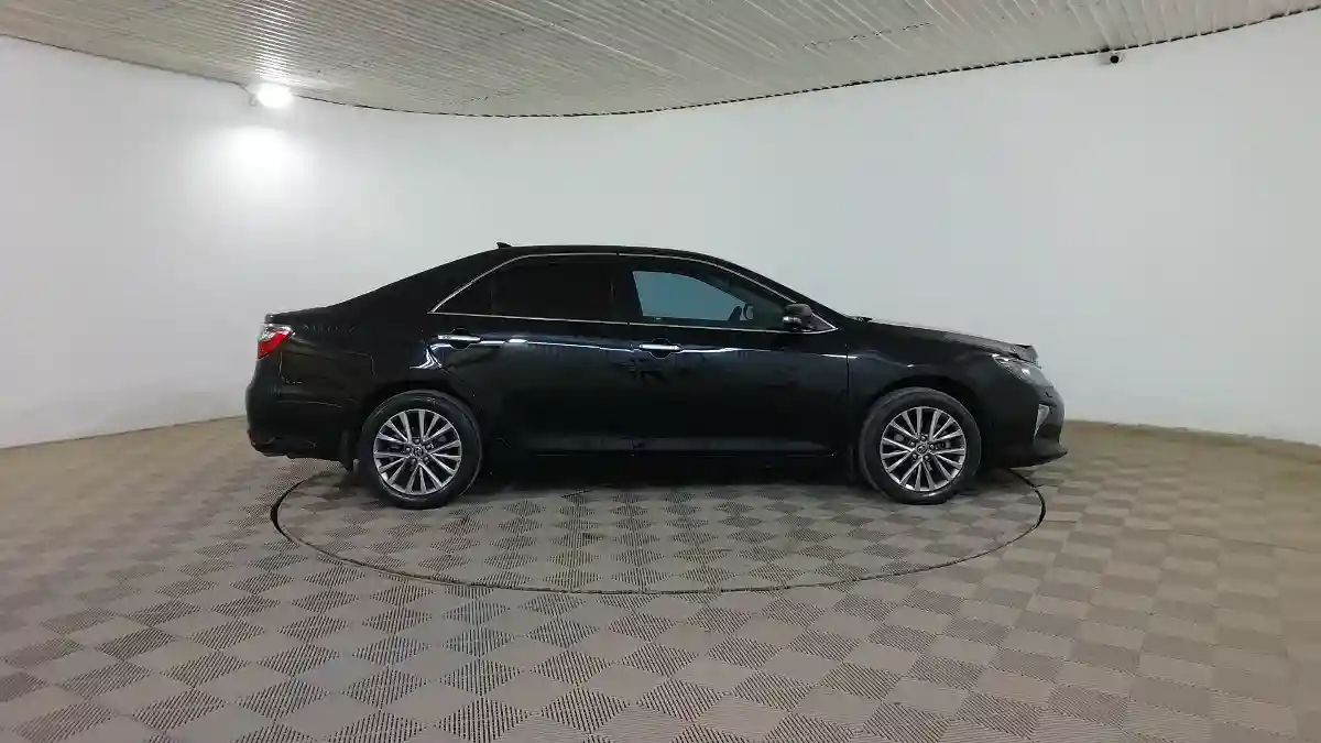 Toyota Camry 2015 года за 9 850 000 тг. в Шымкент