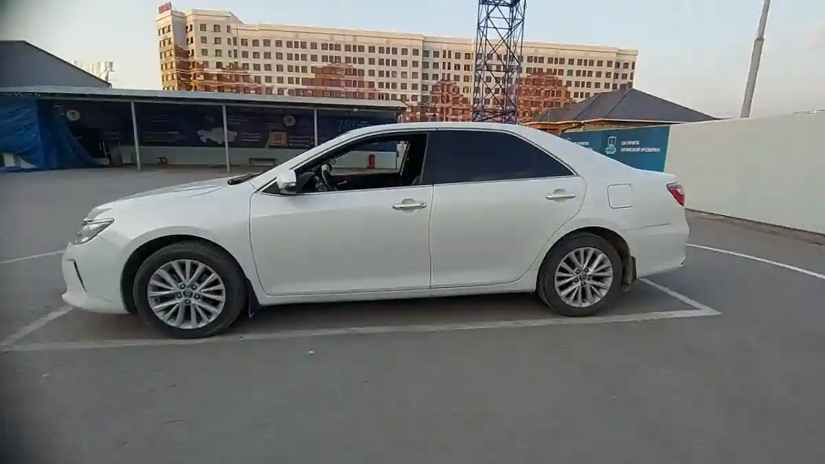 Toyota Camry 2016 года за 12 750 000 тг. в Шымкент