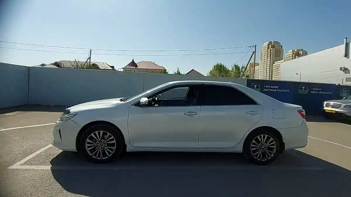 Toyota Camry 2016 года за 9 720 000 тг. в Шымкент