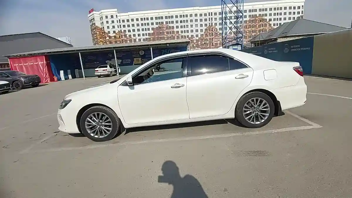 Toyota Camry 2017 года за 11 200 000 тг. в Шымкент