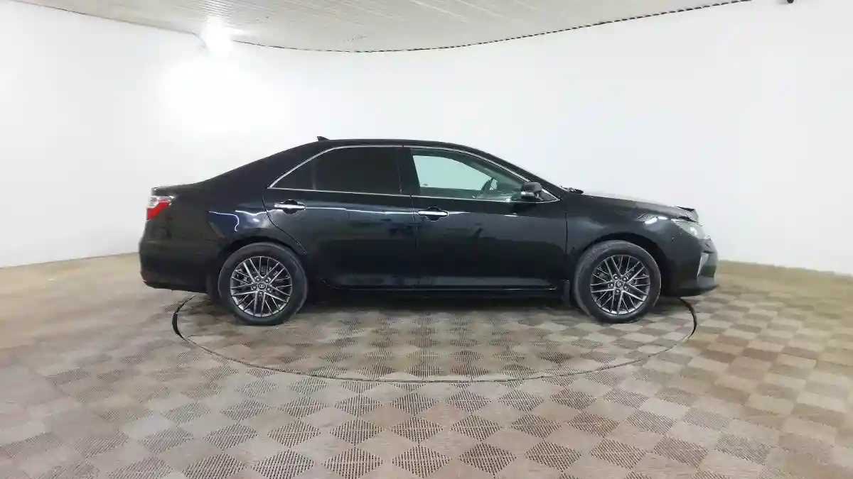Toyota Camry 2017 года за 13 490 000 тг. в Шымкент