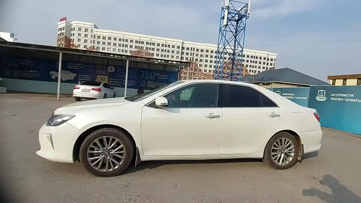 Toyota Camry 2017 года за 11 990 000 тг. в Шымкент