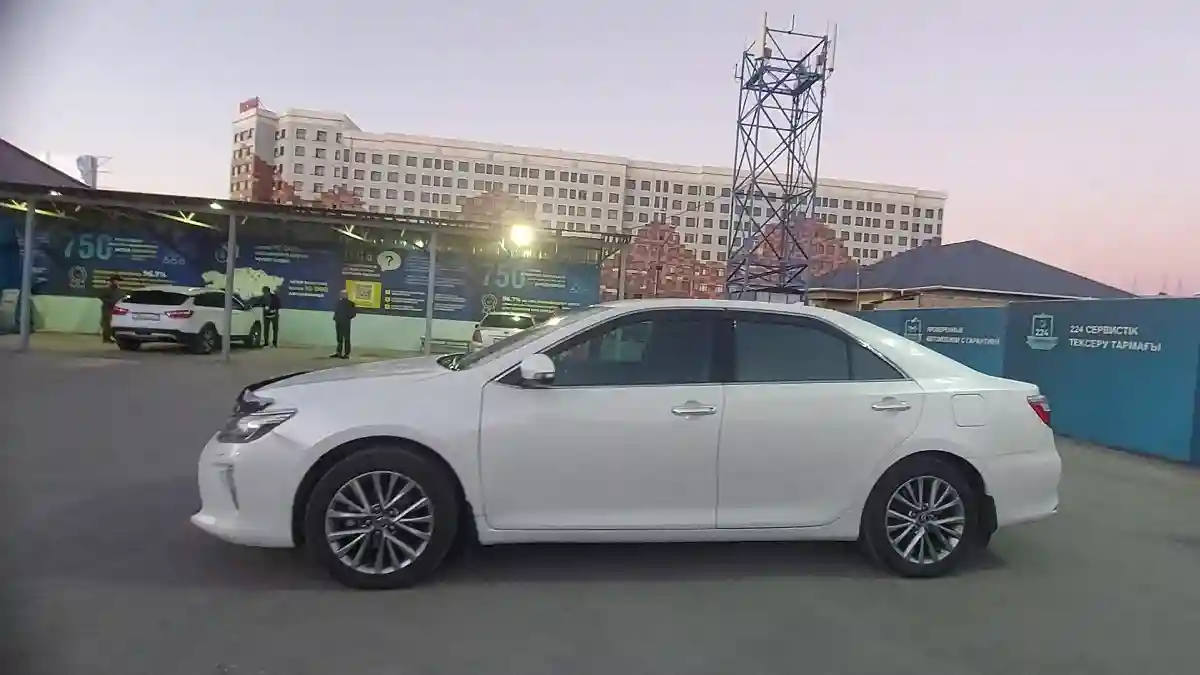 Toyota Camry 2017 года за 13 500 000 тг. в Шымкент