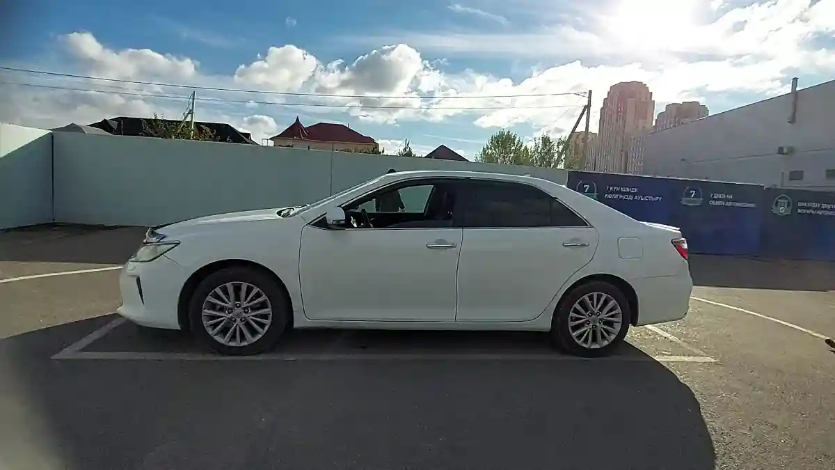 Toyota Camry 2015 года за 12 800 000 тг. в Шымкент