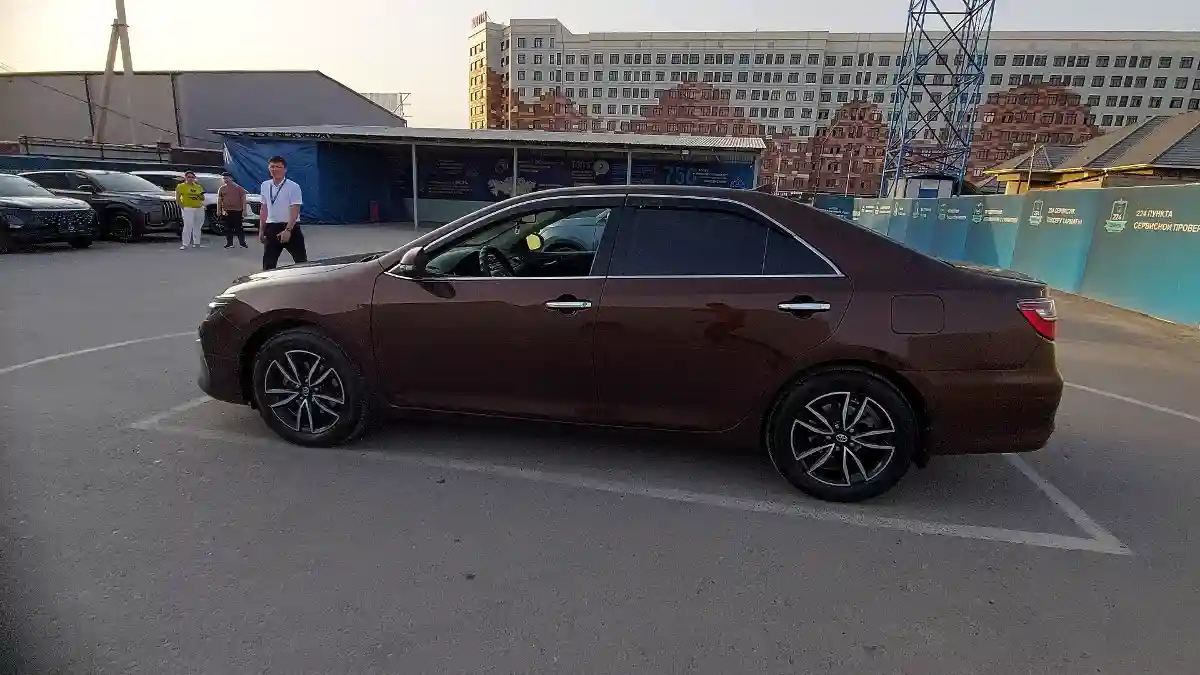 Toyota Camry 2017 года за 13 800 000 тг. в Шымкент