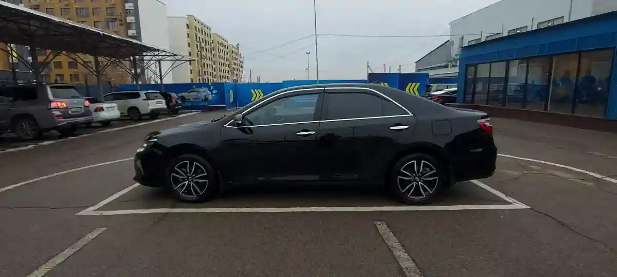 Toyota Camry 2018 года за 13 000 000 тг. в Алматы