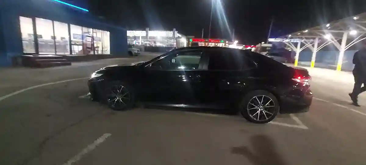 Toyota Camry 2018 года за 12 800 000 тг. в Алматы