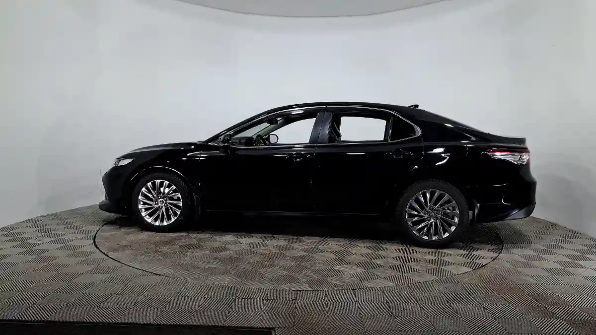 Toyota Camry 2019 года за 12 990 000 тг. в Астана