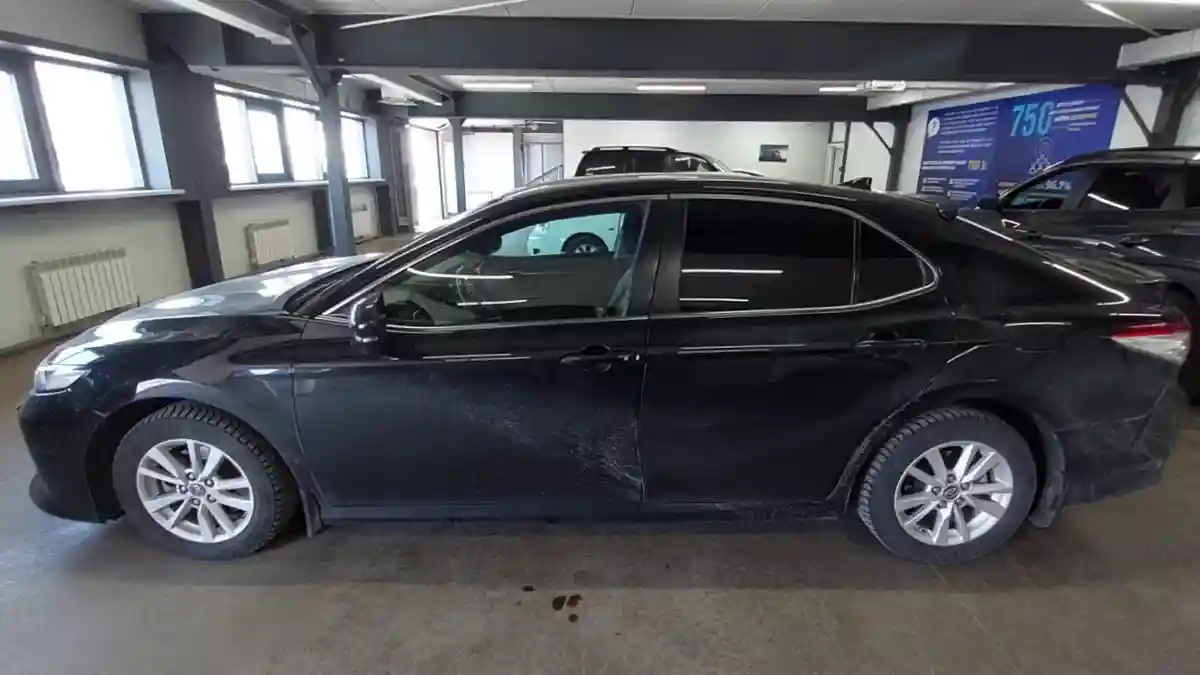 Toyota Camry 2019 года за 14 000 000 тг. в Астана