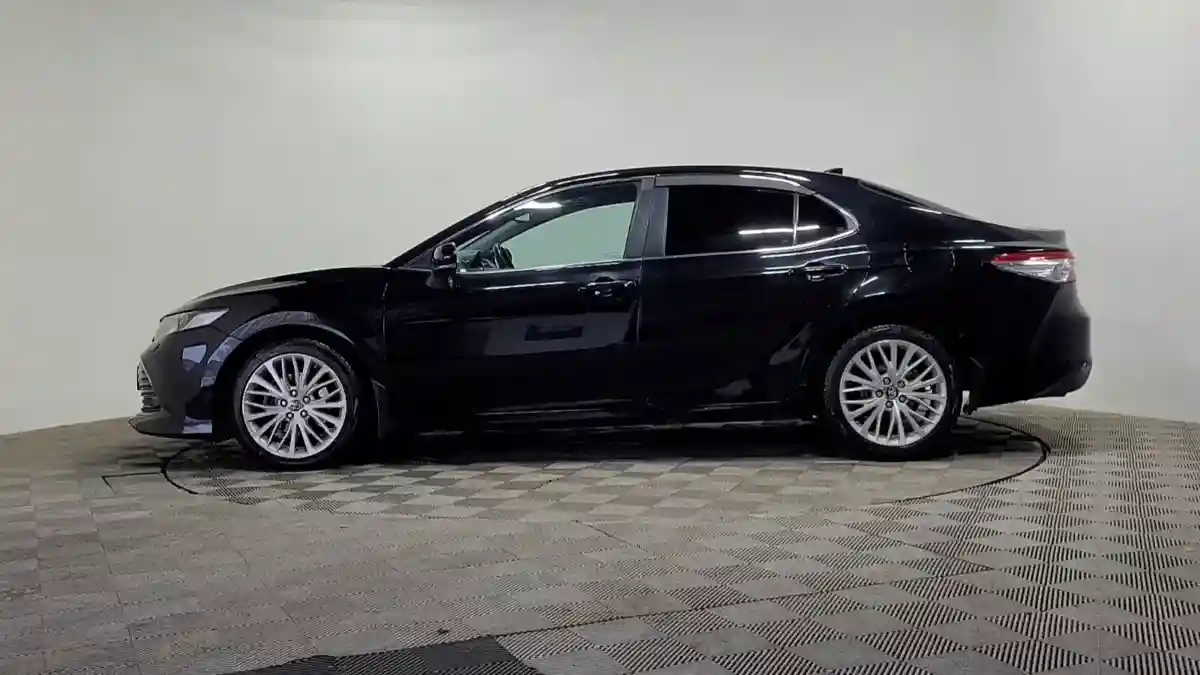 Toyota Camry 2018 года за 12 400 000 тг. в Алматы