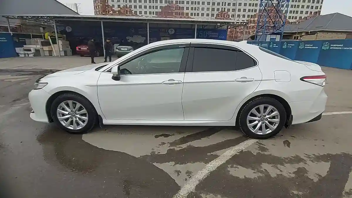 Toyota Camry 2019 года за 13 500 000 тг. в Шымкент