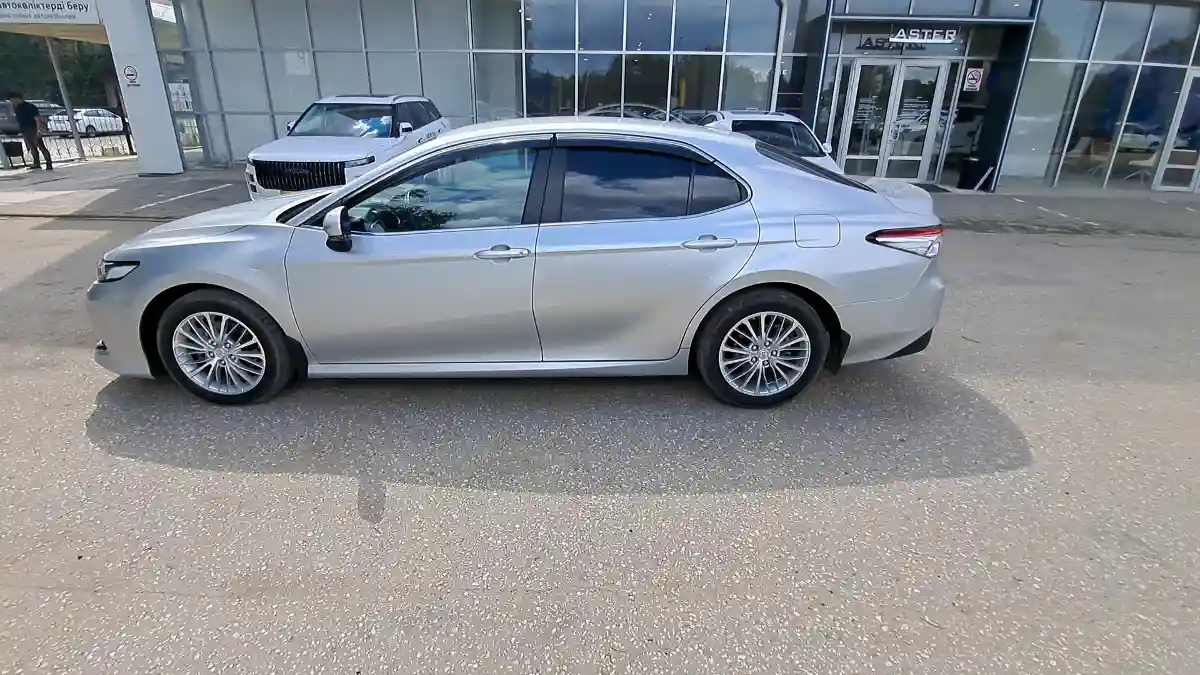 Toyota Camry 2018 года за 12 150 000 тг. в Актобе