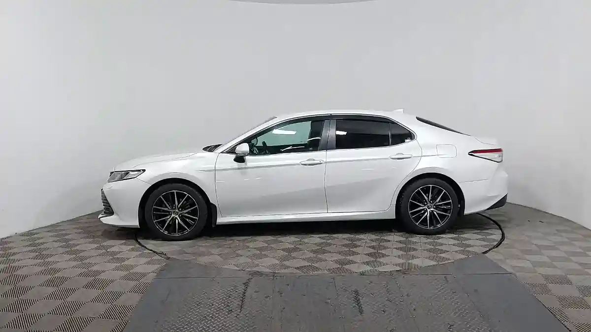 Toyota Camry 2019 года за 12 550 000 тг. в Астана