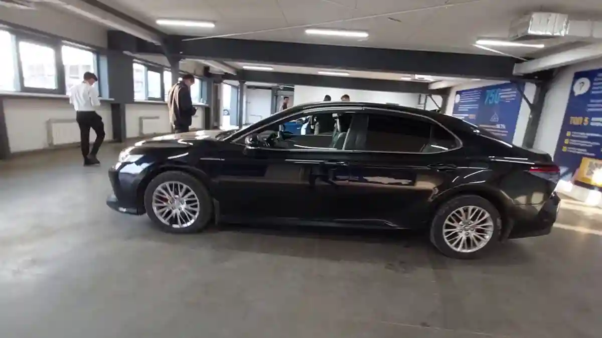 Toyota Camry 2019 года за 13 600 000 тг. в Астана
