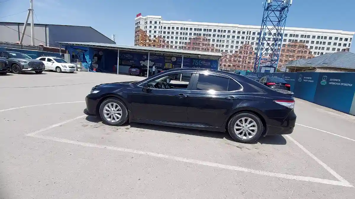 Toyota Camry 2018 года за 11 700 000 тг. в Шымкент