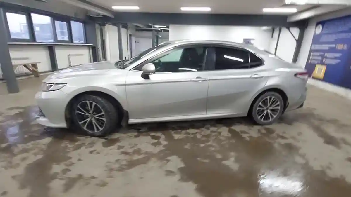 Toyota Camry 2019 года за 13 500 000 тг. в Астана