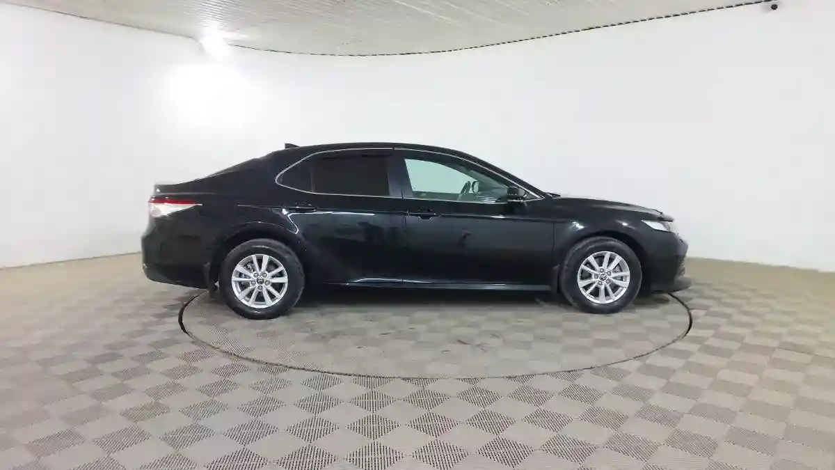 Toyota Camry 2020 года за 13 990 000 тг. в Шымкент