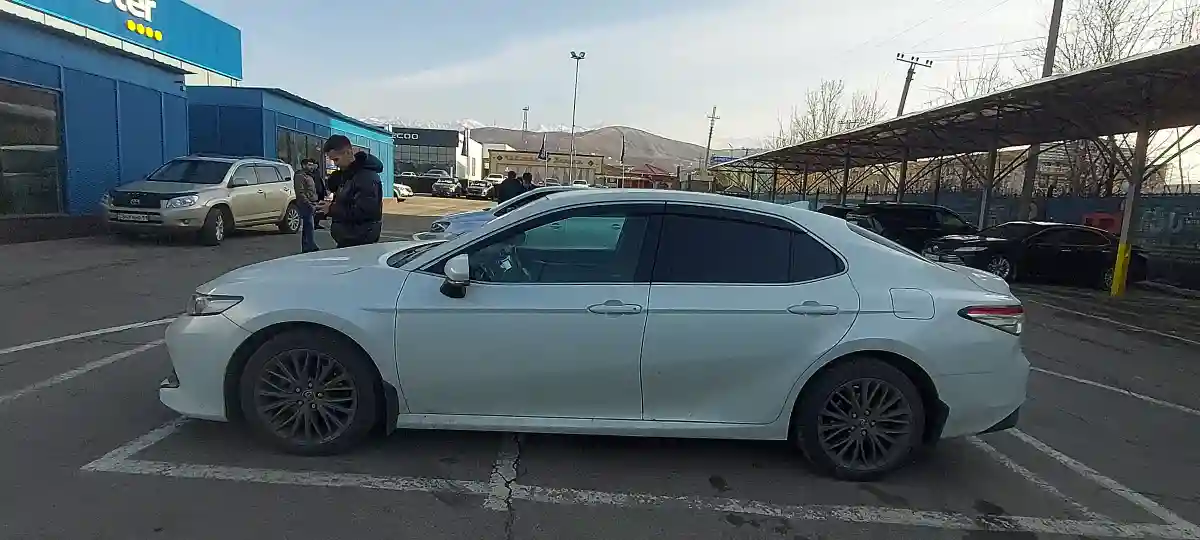 Toyota Camry 2019 года за 14 000 000 тг. в Алматы