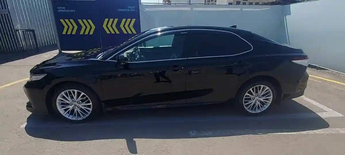 Toyota Camry 2019 года за 12 000 000 тг. в Алматы