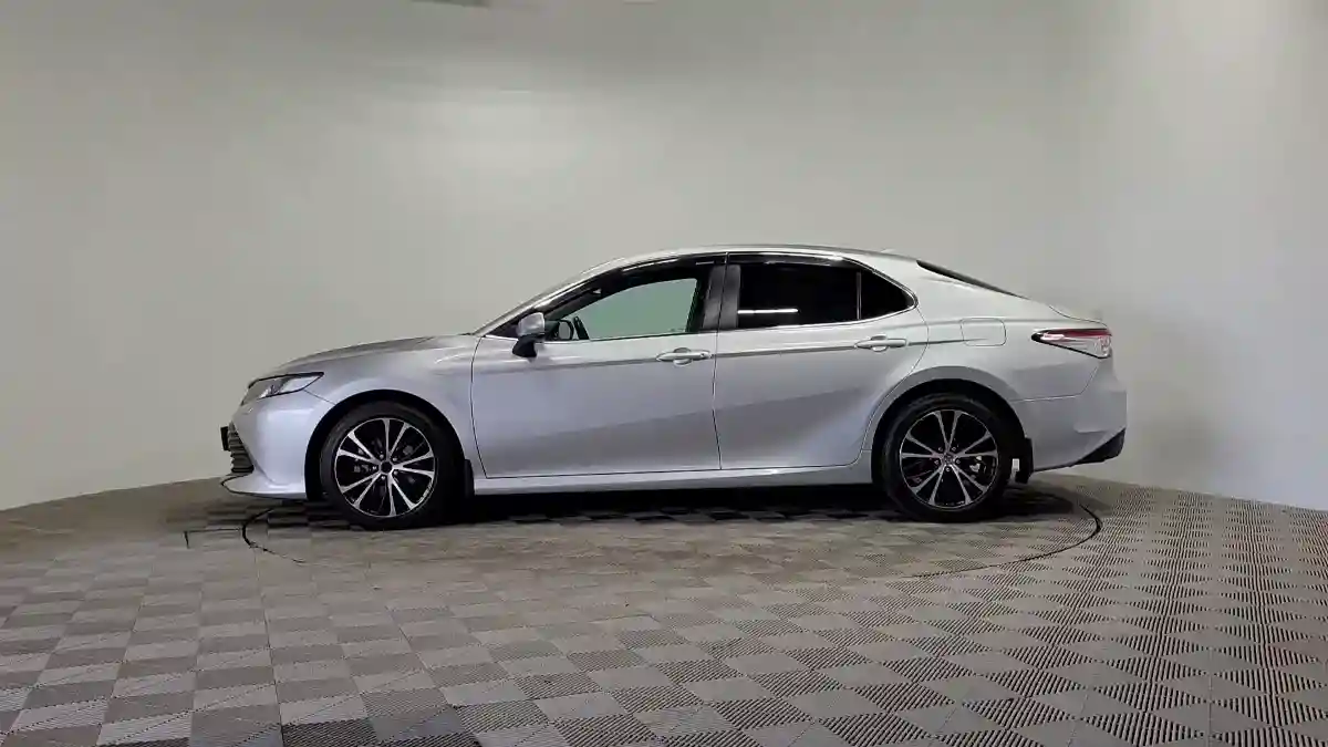 Toyota Camry 2020 года за 13 890 000 тг. в Алматы